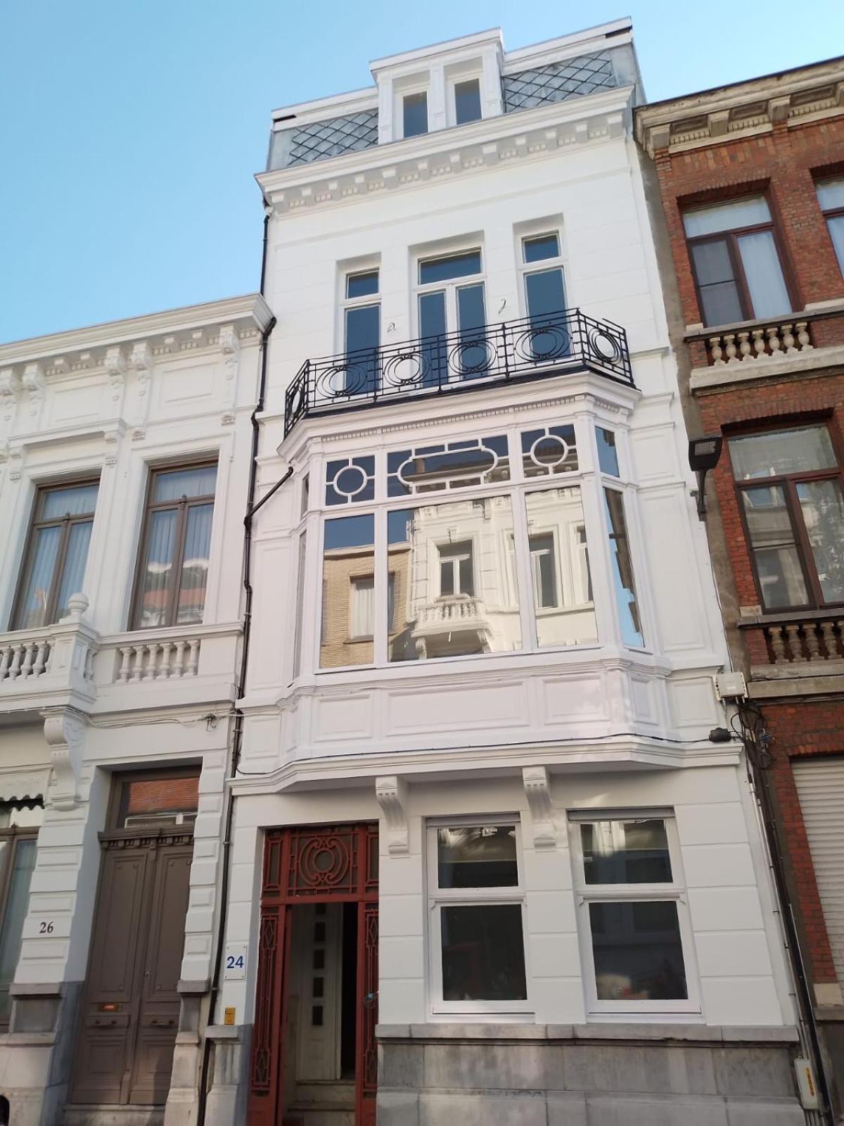 Your Homestay In A Bibliophile Mansion Antuérpia Exterior foto